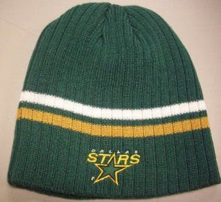 Dallas Stars Cuffless CCM Knit Hat K461Z Old Logo : Sports Fan Beanies : Sports & Outdoors