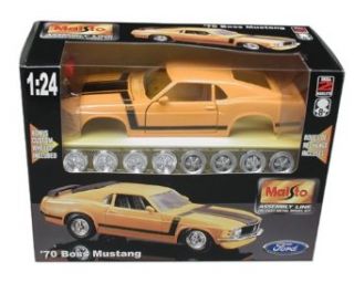 Maisto AL 1970 Ford Mustang Boss 302 (Colors May Vary): Toys & Games