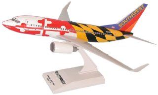Daron Skymarks Southwest Maryland One B737 700 Airplane Model Building Kit, 1/130 Scale: Toys & Games