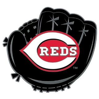 CINCINNATI REDS OFFICIAL LAPEL PIN : Sports Related Pins : Sports & Outdoors