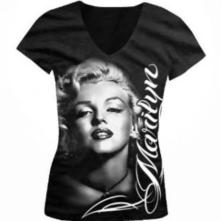 Marilyn Monroe Juniors V Neck T shirt, Marilyn Monroe and Signature Junior's V neck Tee Shirt: Clothing