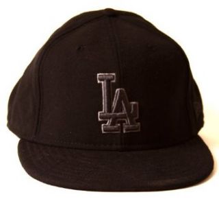 Los Angeles Dodgers Fitted Black Hat with Argyle Style Threads   Size 8: Clothing