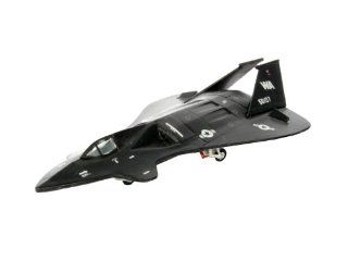 Revell 1/144 U.S.A.F. F 19 Stealth Fighter: Toys & Games