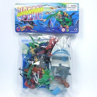 Ocean Adventure Playset: Scuba Diver Figures with Speed Boat, Torpedo Craft, and Sea Creatures 1/40th: Toys & Games