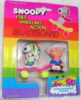 Vintage Peanuts Snoopy Indian and Charlie Brown Cowboy on Free Wheeling Action Skateboard: Toys & Games