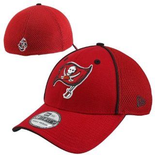 New Era Tampa Bay Buccaneers Neo 39THIRTY Flex Hat   Red/Black : Sports Fan Baseball Caps : Sports & Outdoors