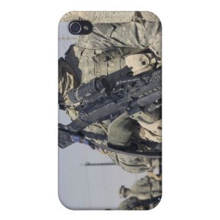Soldier armed with a MK 48 iPhone 4/4S Case