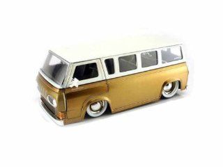 1965 Ford Econoline Bus 1/24 (Mass) Gold / White Toys & Games