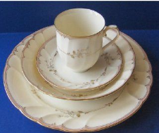 Mikasa Fine China Fine Ivory Monticello L9777/705 5 Piece Place Setting, Service for 1: Kitchen & Dining