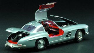 Minicraft Models 300SL Gullwing 1/16 Scale: Toys & Games