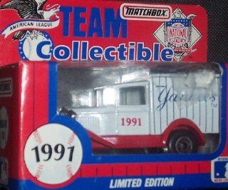 New York Yankees 1991 Matchbox MLB Diecast 1:64 Scale Ford Model A Delivery Truck White Rose Baseball Collectible : Sports Fan Toy Vehicles : Sports & Outdoors