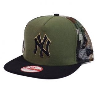 New York Yankees New Era Meshed Woodland Camo Snapback Hat: Clothing