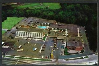 Holiday Inn near Ford Dearborn MI postcard 1960s: Entertainment Collectibles