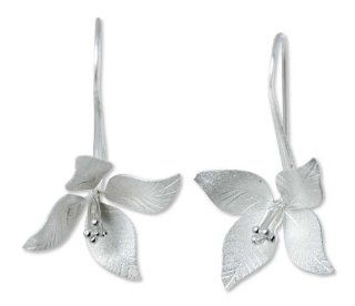 Sterling silver flower earrings, 'Snow Blossom'   Thai Sterling Silver Drop Earrings: Jewelry