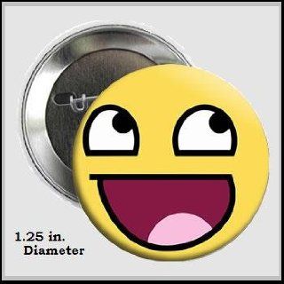 Internet Meme Smiley Face Button Pin 1.25 inches in Diameter: Toys & Games