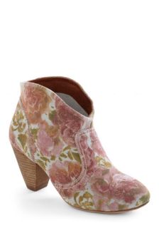 Rodeo So Refined Boot in Roses  Mod Retro Vintage Boots